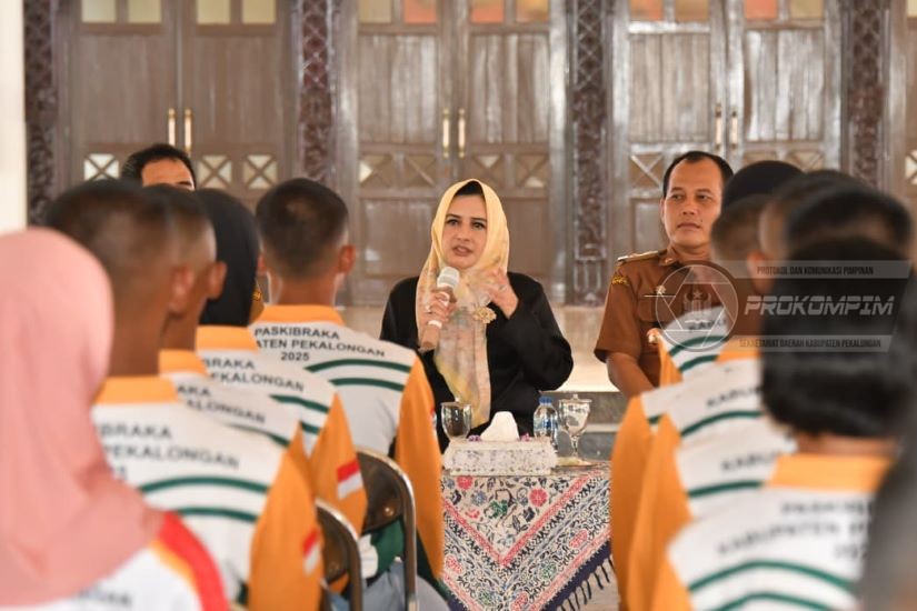 Bupati Fadia Ajak Paskibraka Hadapi Tuga,..