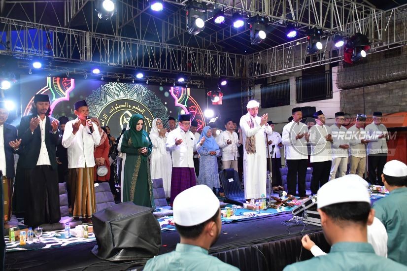 Kabupaten Bersholawat, Bupati Fadia Ajak,..
