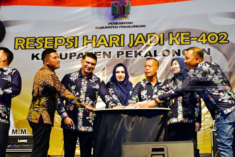 Bupati Fadia Resmi Membuka Pekan Raya Ka,..