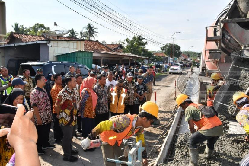 Dicor Beton Senilai 33 Miliar, Bupati Fa,..