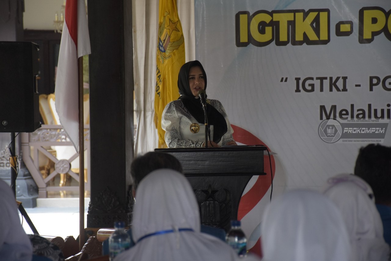 Bupati Fadia Arafiq Buka Konferensi Kabupaten Ke-IX IGTKI-PGRI