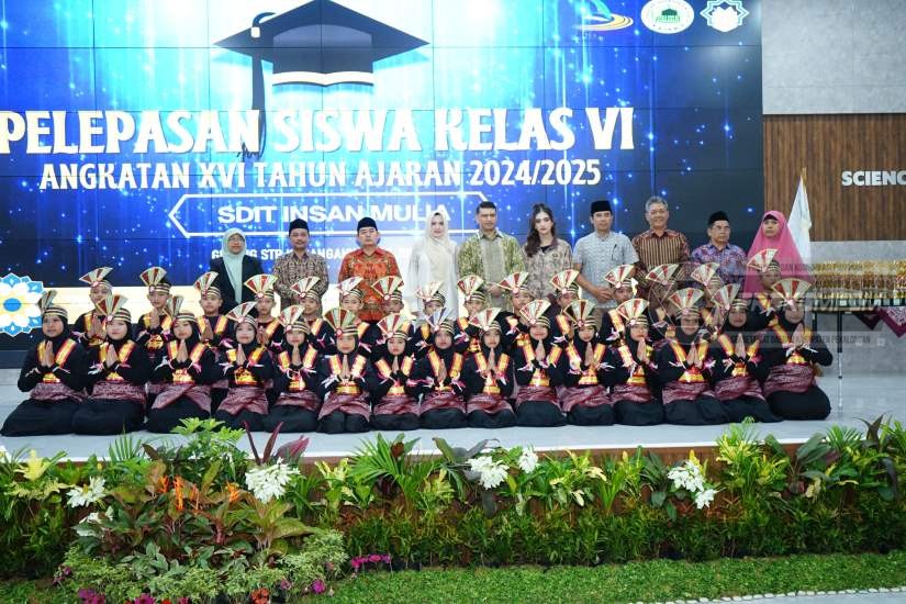 Bupati Fadia Hadiri Pelepasan Siswa SDIT,..