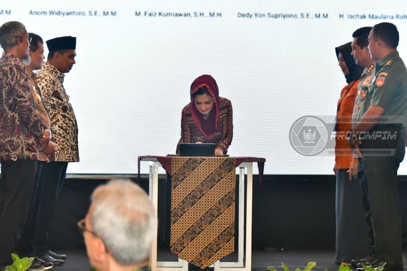 Bupati Fadia Teken Komitmen Bersama Keta,..