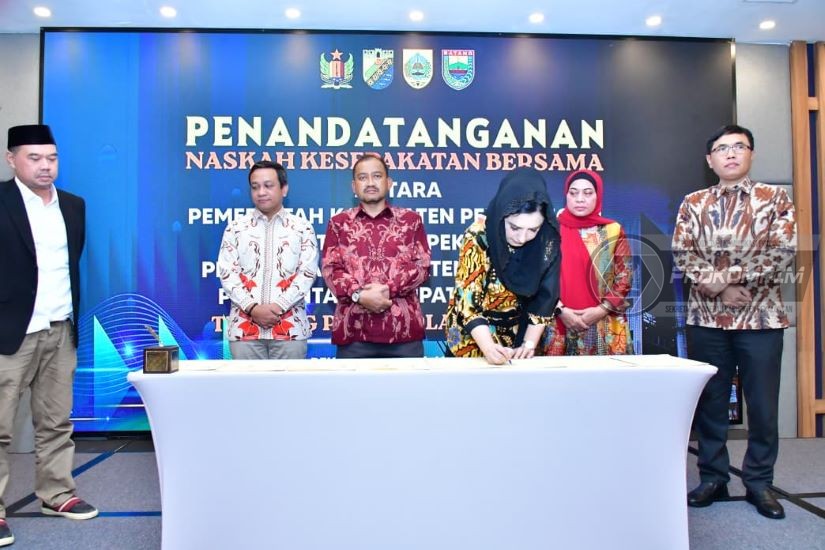 Bupati Fadia Tandatangani MoU Pengelolaa,..
