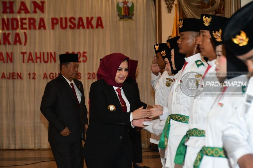 Bupati Fadia Kukuhkan Paskibraka Kabupat,..