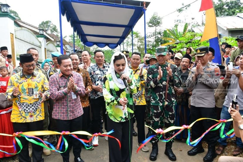 Penutupan TMMD Desa Domiyang, Bupati Fad,..