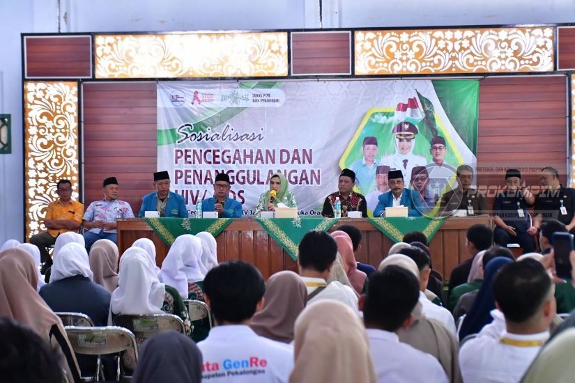 Bupati Fadia Sosialisasikan Bahaya HIV/A,..