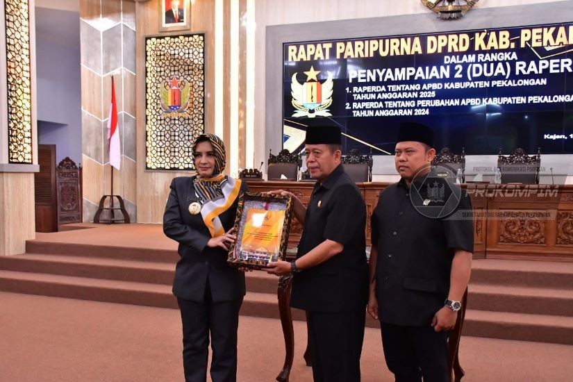 Bupati Fadia Sampaikan Raperda Perubahan,..