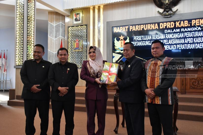Bupati Fadia Hadiri Paripurna, DPRD Kabu,..