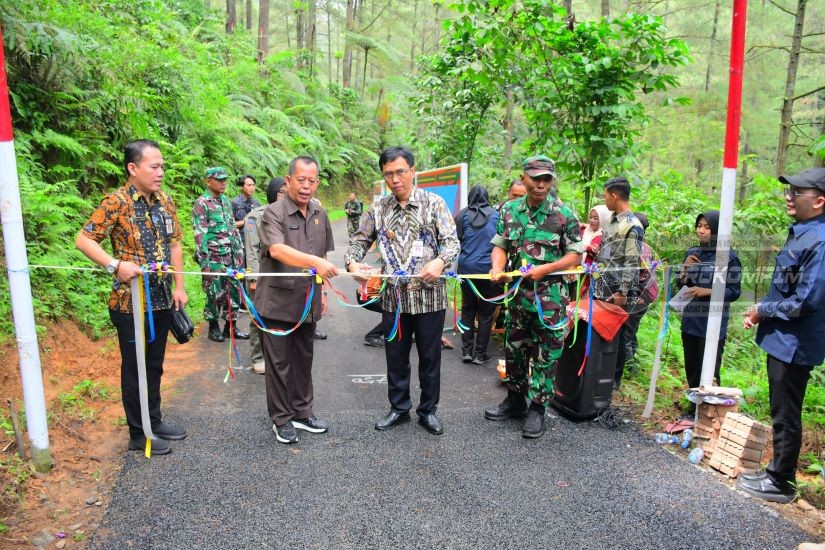 1,2 KM Jalan Desa Bedagung Selesai Diban,..