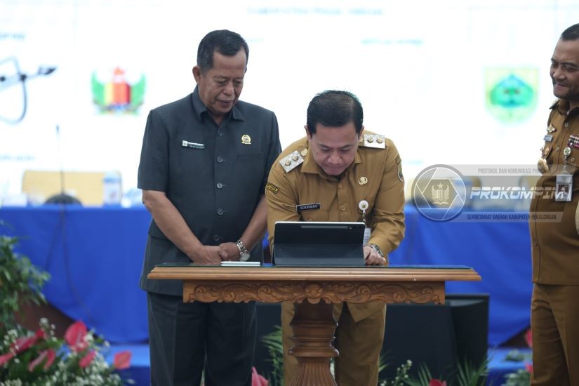 Plt. Bupati Sukirman Teken Pakta Integri,..