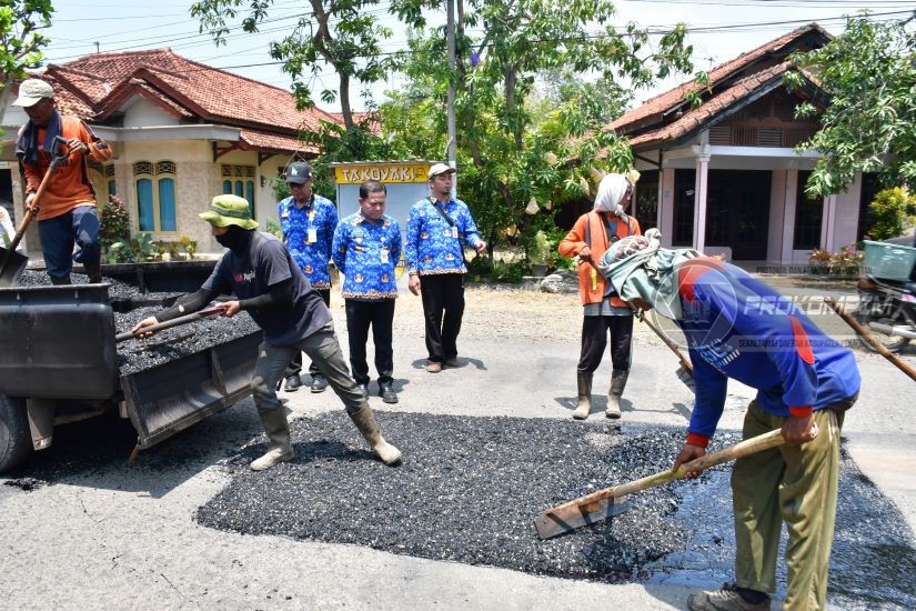 Plt. Bupati Sukirman Tinjau Progres Perb,..