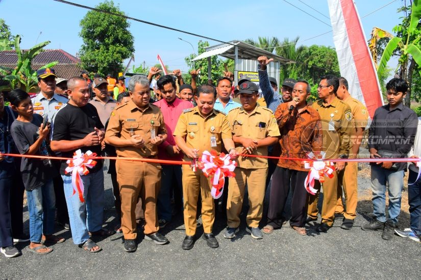Pintu Perlintasan Kereta Tengengwetan JP,..
