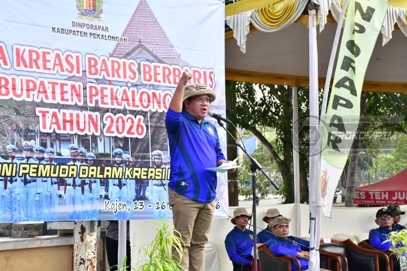 Buka Lomba Kreasi Baris-Berbaris, Plt. B,..