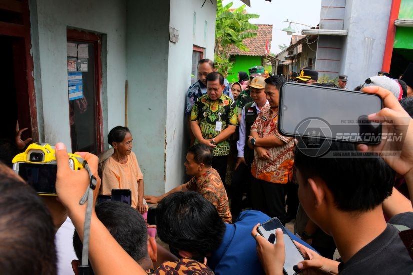 Plt. Bupati Sukirman Pastikan Hak Bansos,..