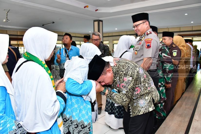 Sambut Kepulangan Jamaah Haji, Plt. Bupa,..