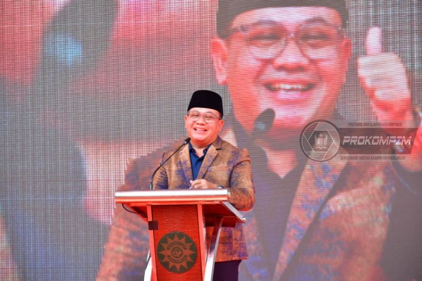 Bersama Mendikdasmen Hadiri Halal Bihala,..