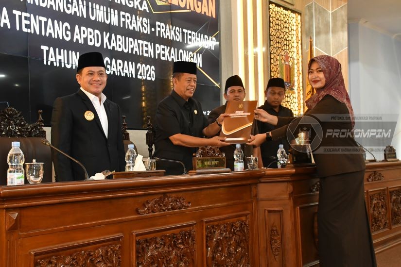 Wabup Sukirman Hadiri Paripurna DPRD Bah,..