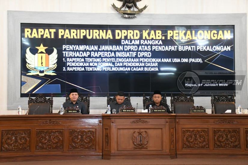 Wabup Sukirman Hadiri Paripurna DPRD Bah,..