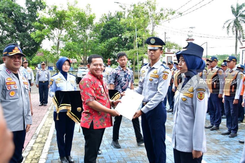 Wabup Sukirman Serahkan SK Pengangkatan ,..