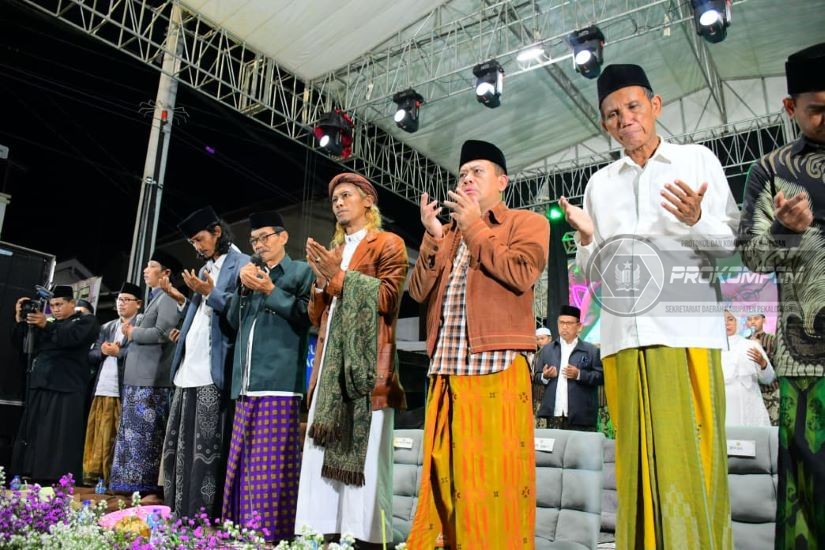 Pemkab Pekalongan Gelar Pekalongan Bersh,..